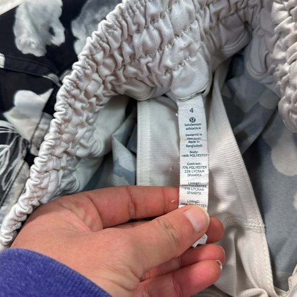 Lululemon Tracker Short II *2-way Stretch Inky Floral Black Ghost - Picture 4 of 7